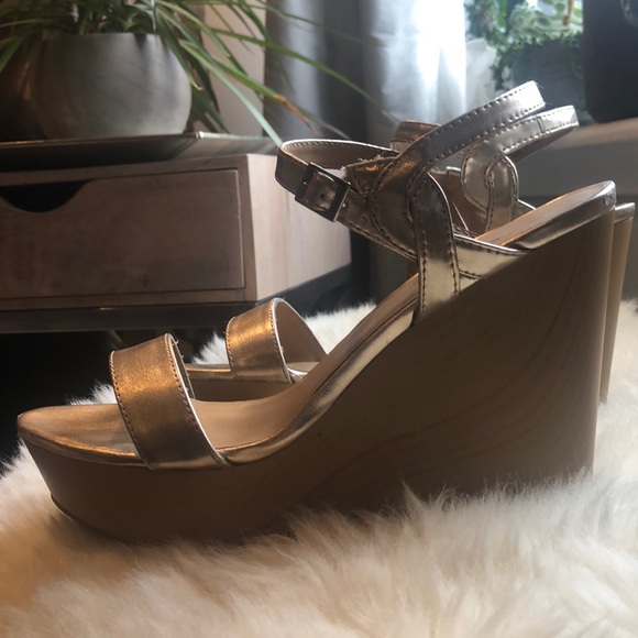 Soft Metallic Gold + Wooden Wedge From ALDO - Picture 4 of 7